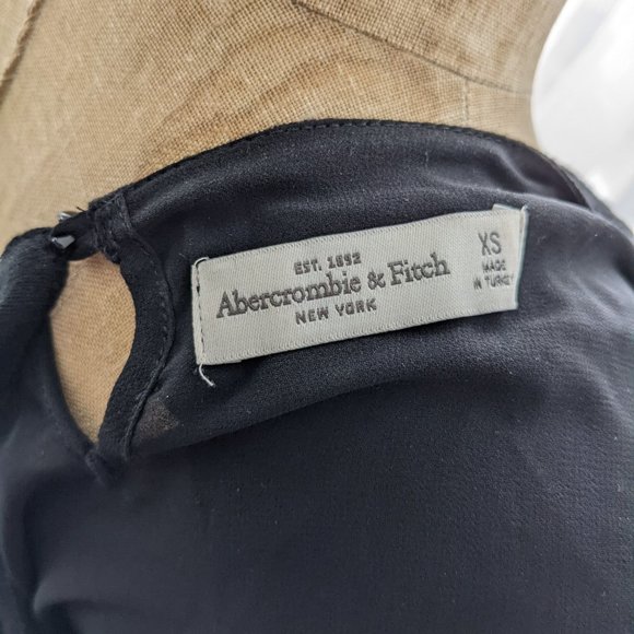 xs black long sleeve open back with mesh detail a&f - Picture 4 of 4